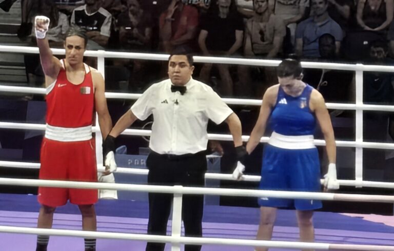 Debuta boxeadora cisgénero con polémica victoria en Paris; en 45 segundos derrotó a su rival  