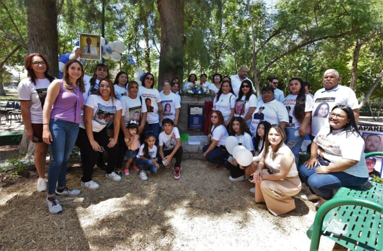 Develan Placa del Memorial de Policías Municipales Desaparecidos en Torreón