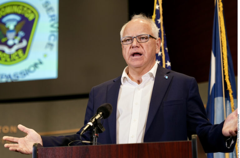 Elige Harris a Tim Walz como candidato a Vicepresidente