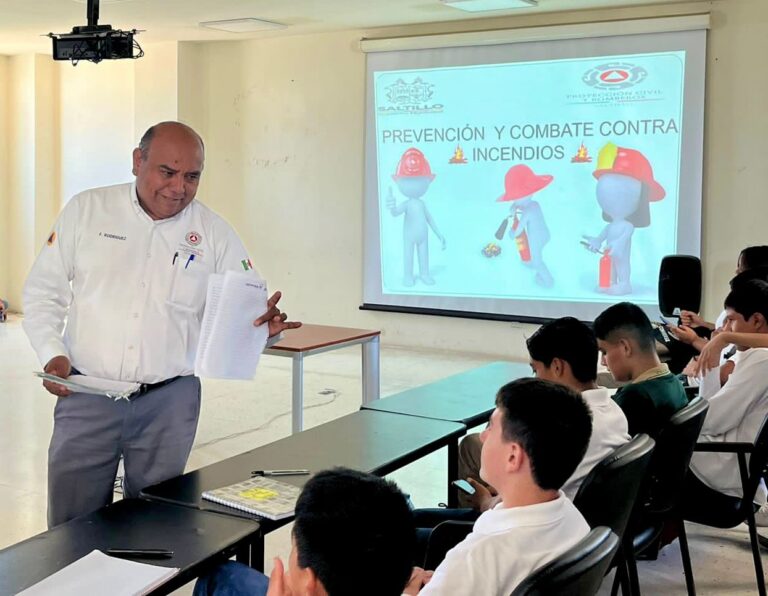 Forma Bomberos con estudiantes Brigadas Comunitarias