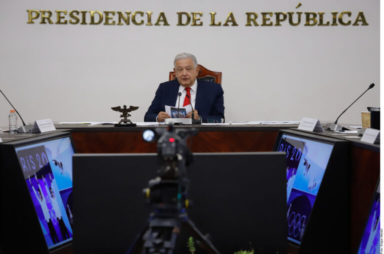 Imprudencia, que EU respalde a opositor de Maduro, afirma López Obrador