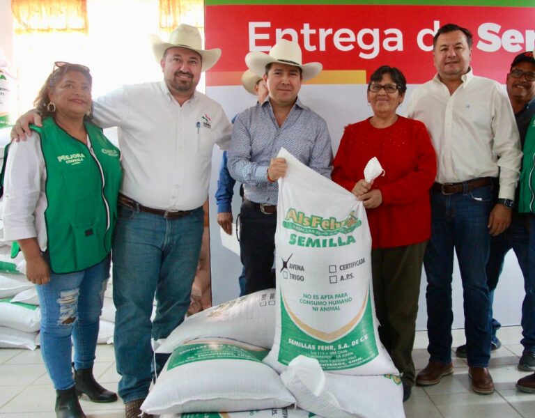 Lleva Chema Fraustro 100 toneladas de semilla al campo