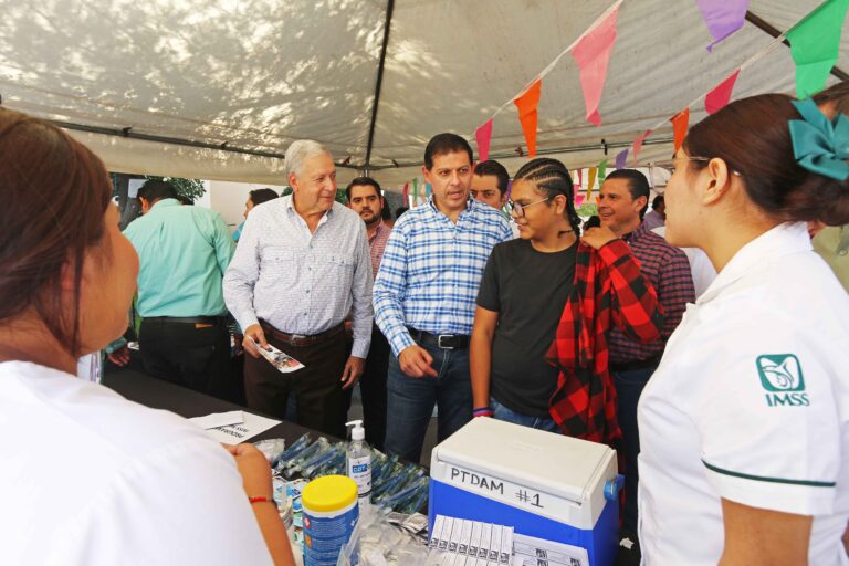 Llevan a Universitarios de la UA de C Servicios en Macrobrigada y Feria del Empleo