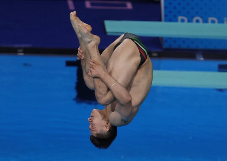 Se mete Osmar Olvera a Semifinal de trampolín 3 metros