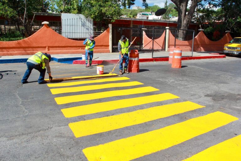 Pinta Saltillo pasos peatonales en zonas escolares