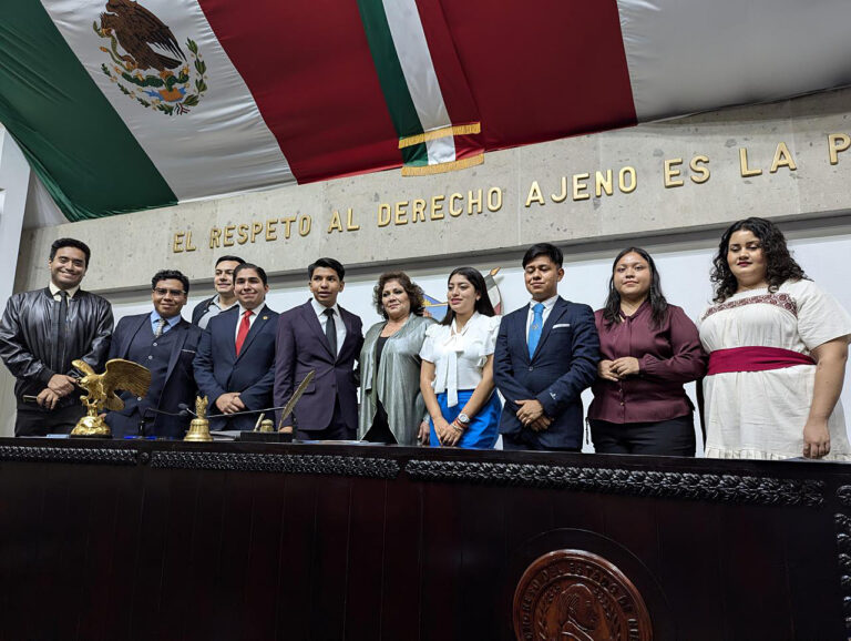 Presente UA de C en el Quinto Simulador del Poder Legislativo del Estado de Hidalgo