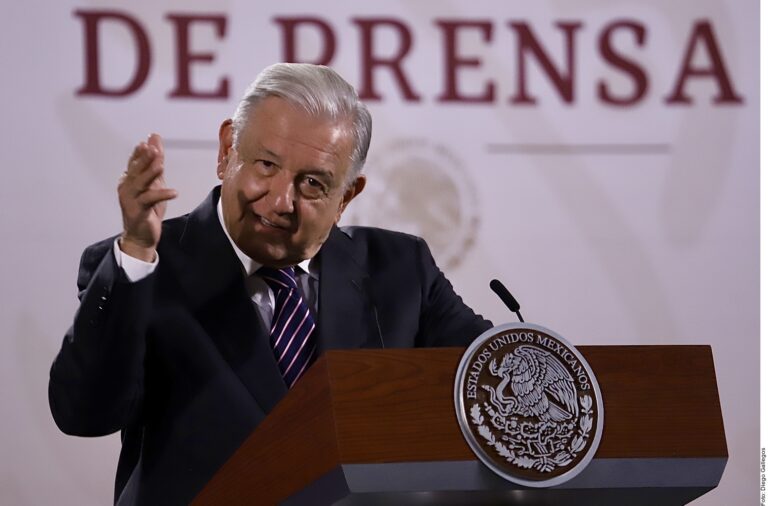 Reclama López Obrador tardanza en caso Salinas Pliego