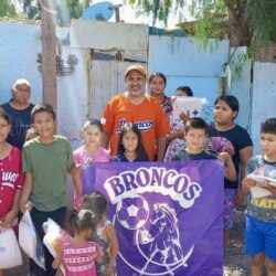 Apoyan a niñas y niños de colonia Cerrito de la Cruz con entrega de útiles escolares 4