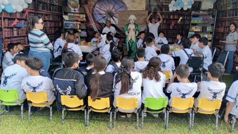 Bibliotecarios de Ramos Arizpe llevan talleres a niñas y niños en Feria Internacional de Libro 