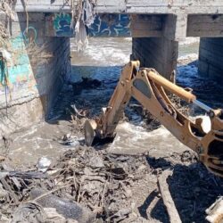 Brindan mantenimiento al arroyo La Encantada; apoyan en labores de limpieza tras fuertes lluvias 