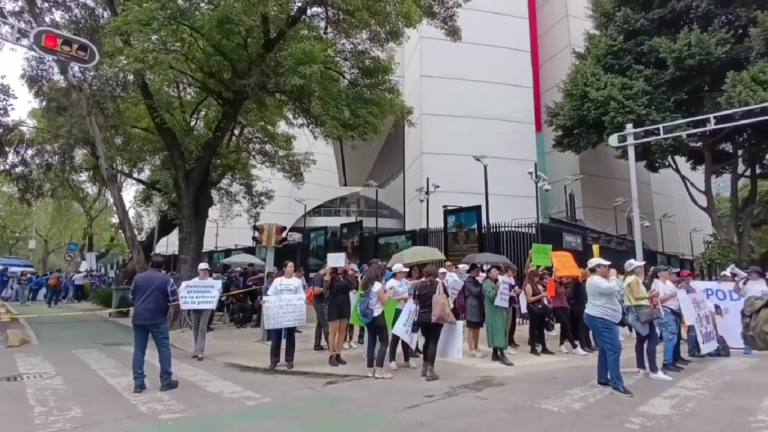 Bloquean trabajadores del Poder Judicial accesos al Senado