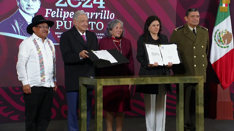 Firma López Obrador reformas de GN y pueblos indígenas