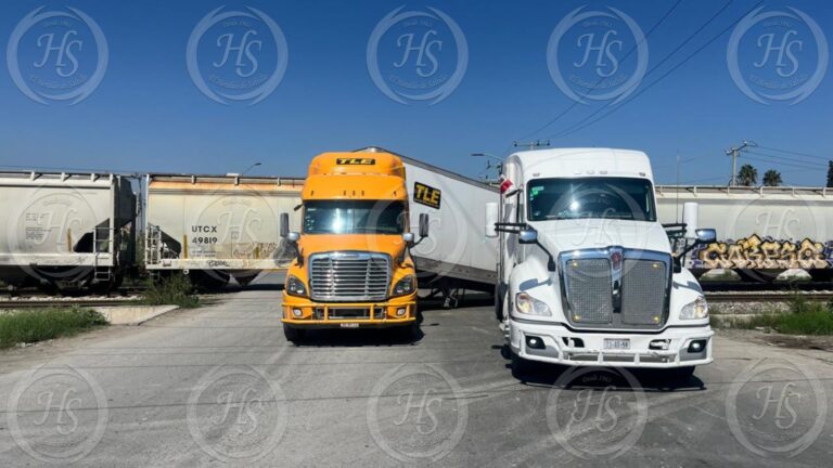 Cero y van dos… Otro imprudente transportista intenta ganarle el paso al tren, ahora en Ramos