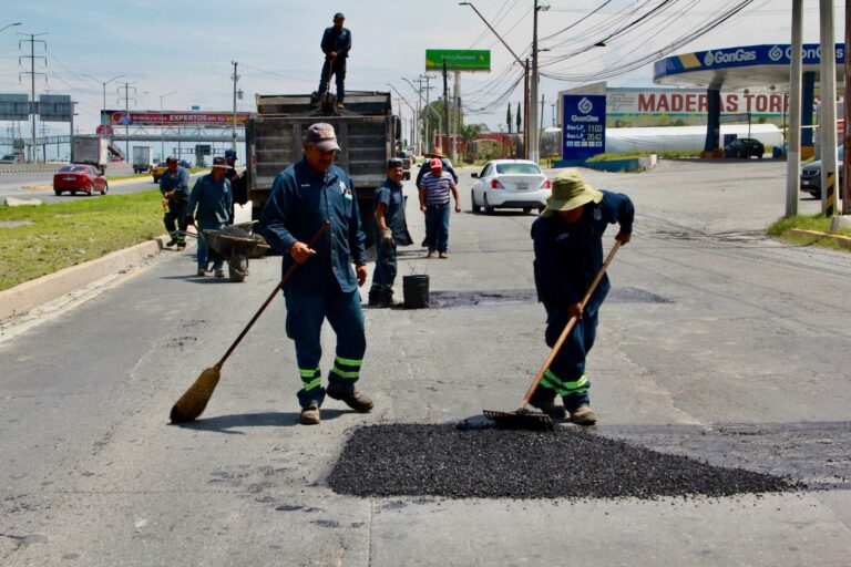 Gobierno de Saltillo está trabajando para reparar baches; repórtalos al 072