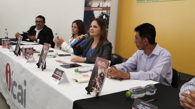 Presentan en la FILC 2024 el libro “La Jaula de los Secretos: el periodismo antes y después de la era de la Transparencia”