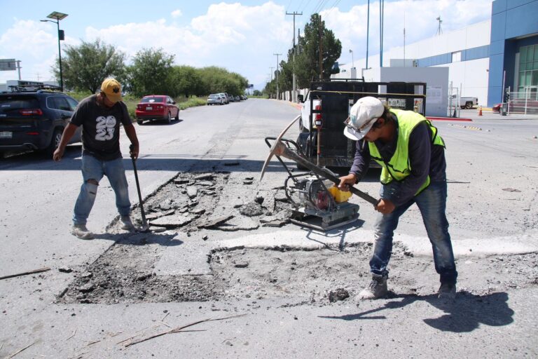 Arranca programa de bacheo en Arteaga tras fuertes lluvias 