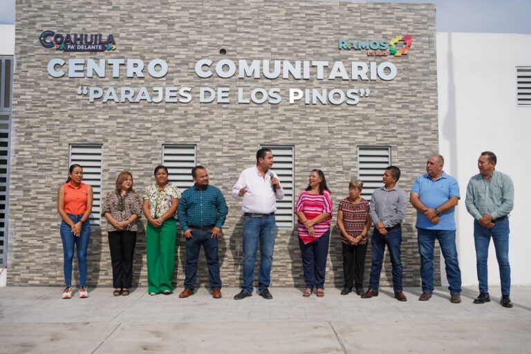 Entrega Chema Morales nuevo Centro Comunitario en Parajes de los Pinos