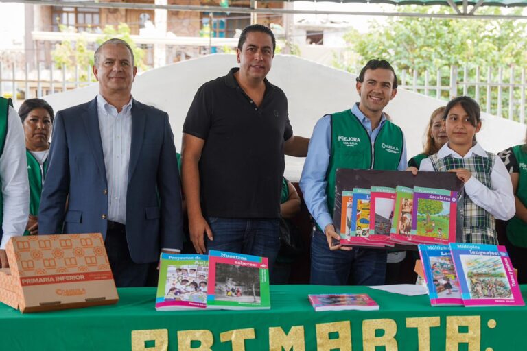 Entregan útiles y libros de texto en primaria “Emilio Carranza” en Ramos Arizpe