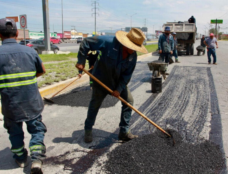 Integran más brigadas de bacheo en Saltillo tras lluvias