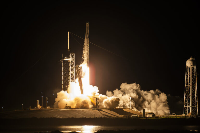 Lanza SpaceX desafiante misión