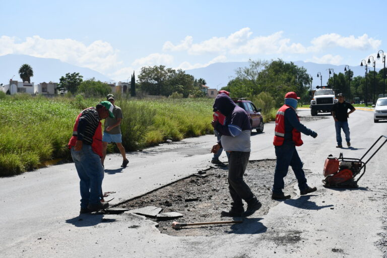 Lluvias provocan hundimientos en la colonia Blanca Esthela y Quinta Manantiales; autoridades apoyarán con bacheo de calles 