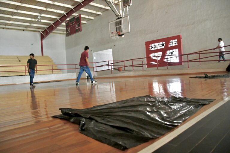 Por lluvias detectan daños en gimnasio municipal “Eulalio Gutiérrez”; autoridades atenderán problemática 