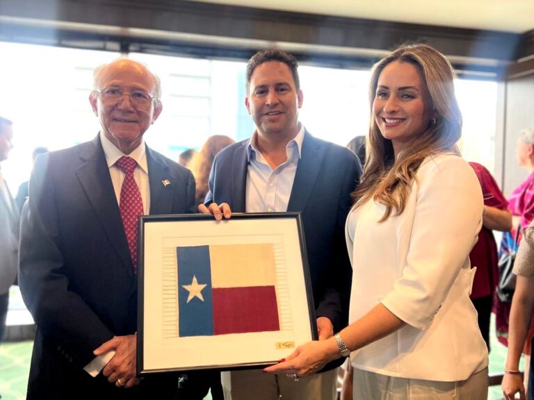 Realiza Javier Díaz gira de trabajo en Austin, Texas