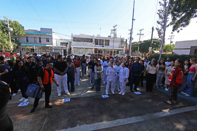 Realiza UA de C Simulacro de Evacuación en la Facultad de Enfermaría US