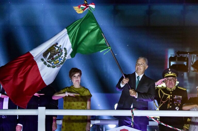 Román Cepeda encabeza ceremonia del Grito de Independencia en Torreón