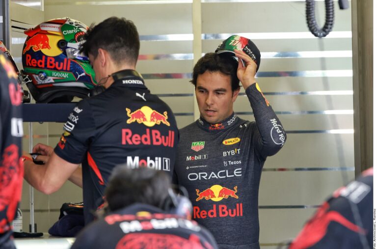 Se disculpan ingenieros de Red Bull con Checo Pérez