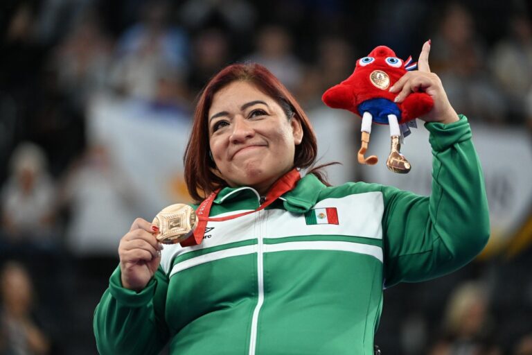 Suma Amelia Pérez Bronce en la halterofilia Paralímpica