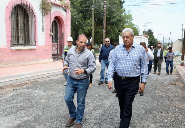 Supervisa Chema Fraustro obra de rehabilitación de la calle General Cepeda