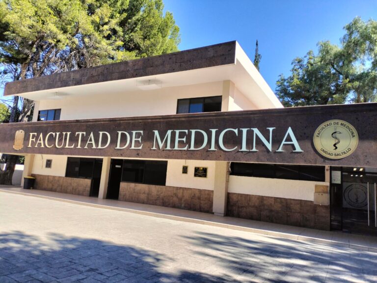 Facultad de Medicina UA de C: 50 años de historia 