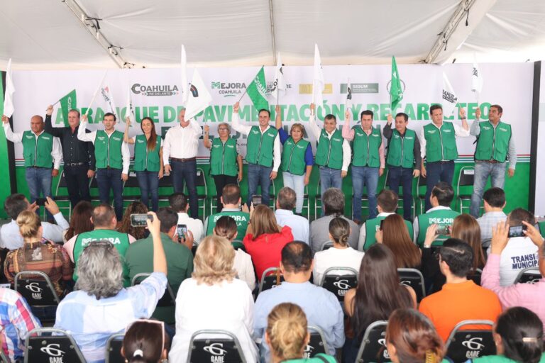 Continúa Manolo con el gran programa de pavimentación en la Laguna