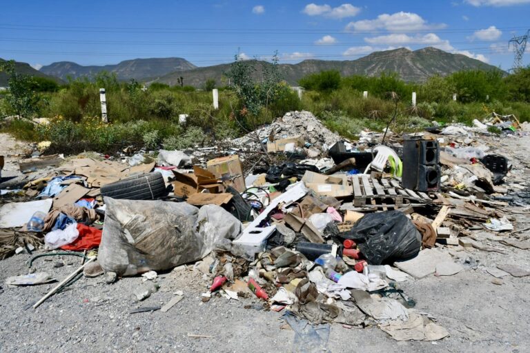 En Valle Poniente solicitan apoyo municipal para limpieza de la periferia; convierten lugar en basurero clandestino 