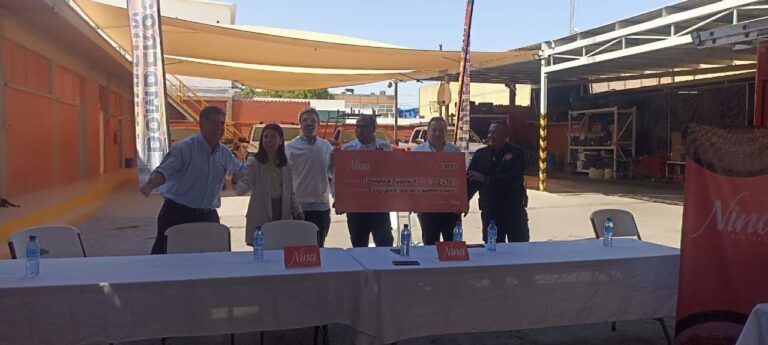 Entregan donativo de campaña «Que rico es ayudar» a bomberos de Torreón