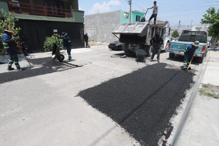 Siguen acciones de bacheo y limpieza en Saltillo