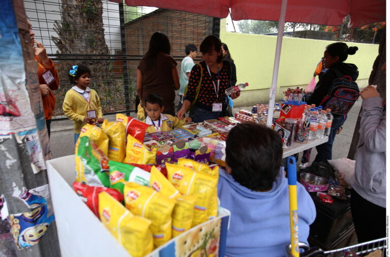 Advierte SEP: ya no habrá comida chatarra en escuelas