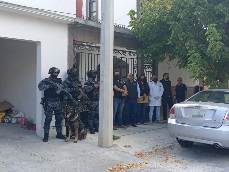 Detiene GRS a 2 en Saltillo; aseguran en cateo mariguana y cristal