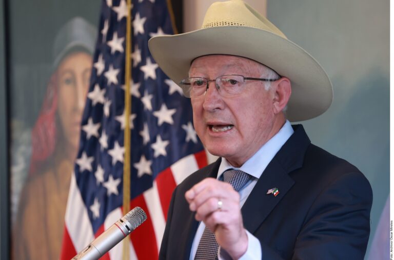 Dice Ken Salazar que no hay pausa en la relación de México-Estados Unidos