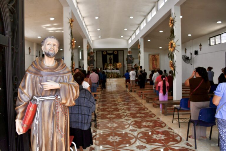 Fieles en Ramos Arizpe celebran a San Francisco de Asís 