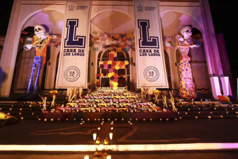 Honra UA de C a los universitarios que trascendieron con el Festival de los Muertos “Luminarias del Alma”