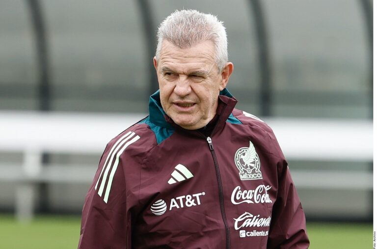 Hospitalizan a Javier Aguirre en Guadalajara