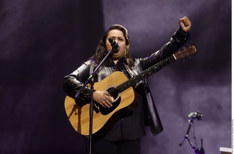 Los Latin Grammy honrarán a la cantante y compositora coahuilense Vivir Quintana