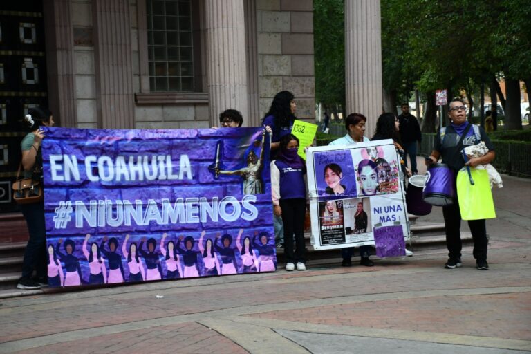 Marchan en Saltillo por la protección de la niñez