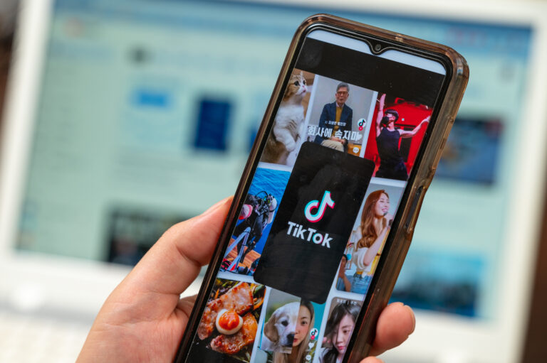 Presentan más de 12 estados en EU demandas contra TikTok