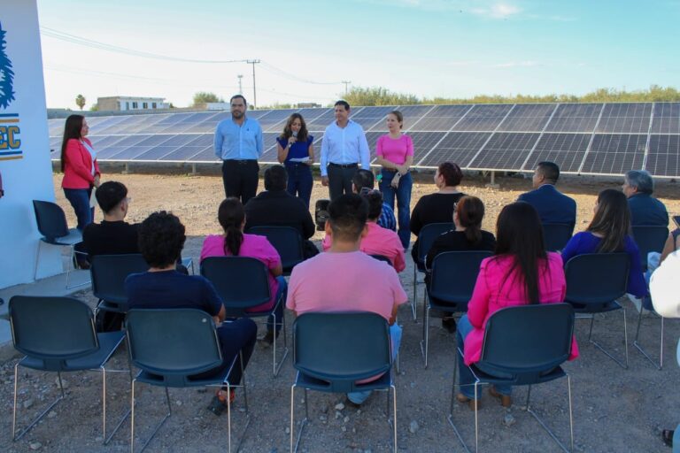 Rector de la UA de C inaugura obra de pavimentación e instalación de paneles solares en la Unidad Laguna