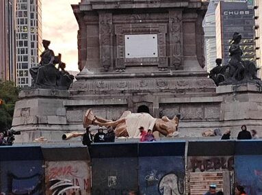 Reportan desplome del Ángel de la Independencia en CDMX; aclaran que es utilería para una filmación