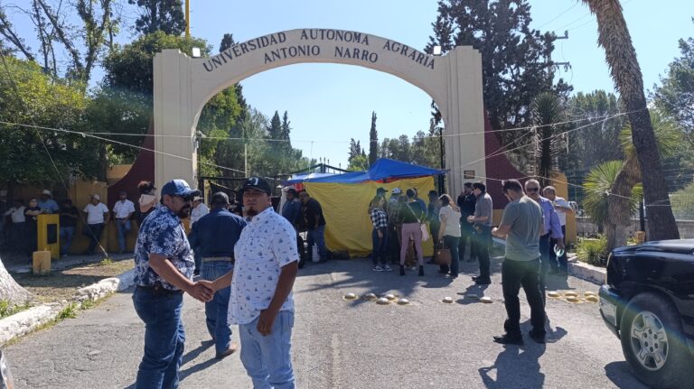 Retiran banderas rojinegras en la Narro, termina la huelga del SUTUAAAN 