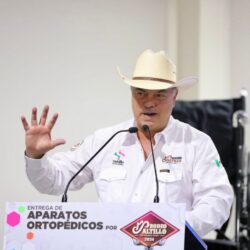 Entregan sillas de ruedas Alcalde, DIF Saltillo y Comité del Rodeo5